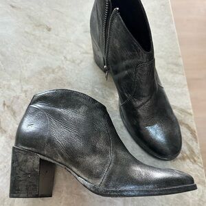 Frye Women's Metallic Black/Gray Ankle Boots